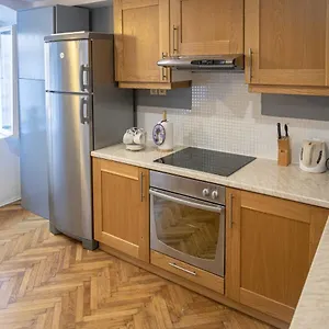 Daloro Apartment Split